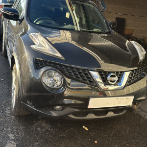 black Nissan Juke
